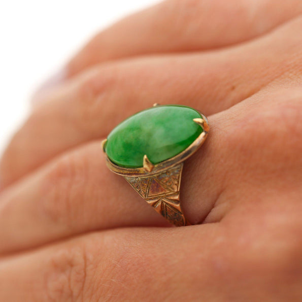 10 Carat Vintage Natural Jadeite Jade in Carved 18K Gold Oval Ring