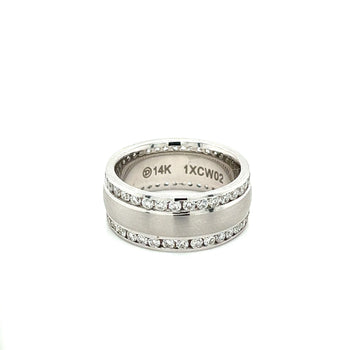 Bague à double rang de diamants en or blanc 14 carats avec finition mate brossée au centre – Assay Jewelers
