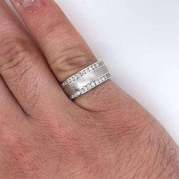 Bague double rang en or blanc 14K avec centre à finition mate brossée et diamants – Assay Jewelers