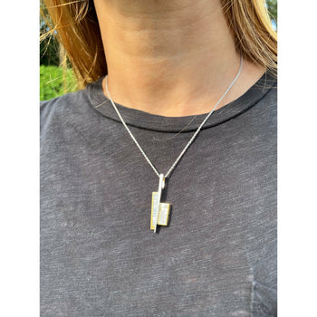 Pendentif Art déco en or 18 carats avec diamant baguette naturel – Assay Jewelers