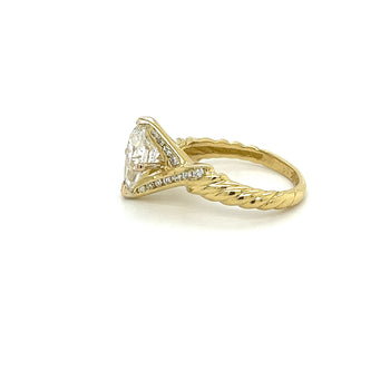 Diamant cultivé en laboratoire taille poire de 2,06 carat en Bague croisée torsadée en or 18K – Assay Jewelers