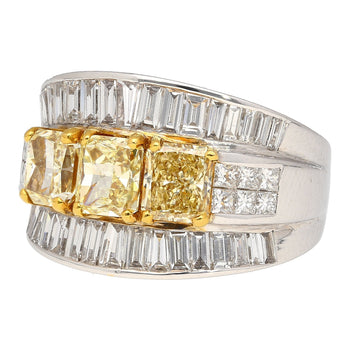 Bague trilogie en or blanc 18K avec diamant naturel fancy yellow taille radiant de 3,28 ct TW – Assay Jewelers
