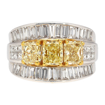 Bague 3 pierres en or blanc 18K avec diamant naturel fancy yellow taille radiant de 3,28 carats TW – Assay Jewelers