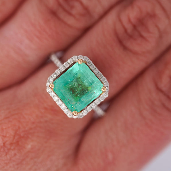 3.90 Carat Emerald & Diamond Halo Pavé Shank 18K White Gold Ring