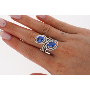 Bague tourbillon verticale pavée à deux pierres en saphir bleu ovale de 4,51 carats et diamant – Assay Jewelers