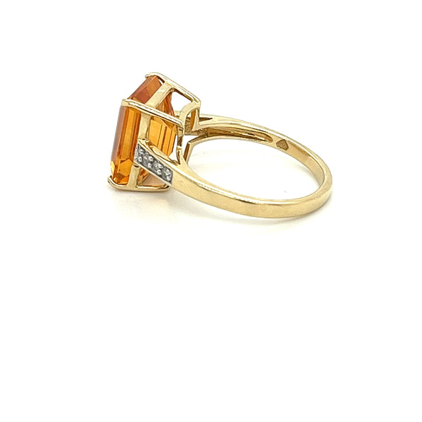 Bague en or jaune 14k avec citrine taille émeraude de 7 carats et diamant rond
