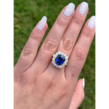 Bague halo en saphir bleu taille ovale de 7,15 carats et diamants en or jaune 14K – Assay Jewelers