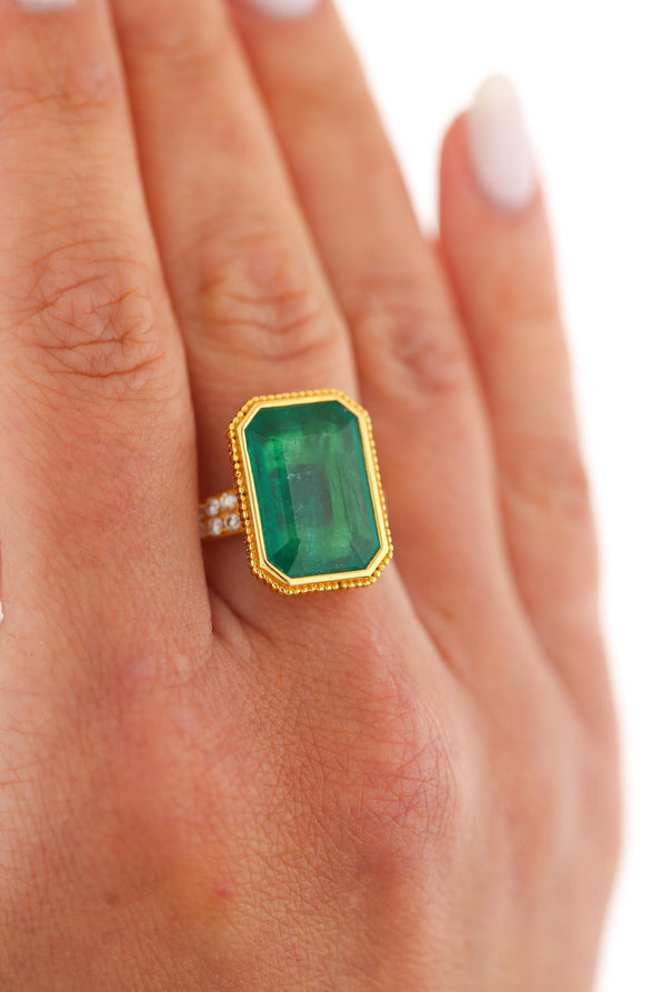 8.57 Carat Vivid Green Emerald and Diamond Milgrain Bezel 18K Gold Ring