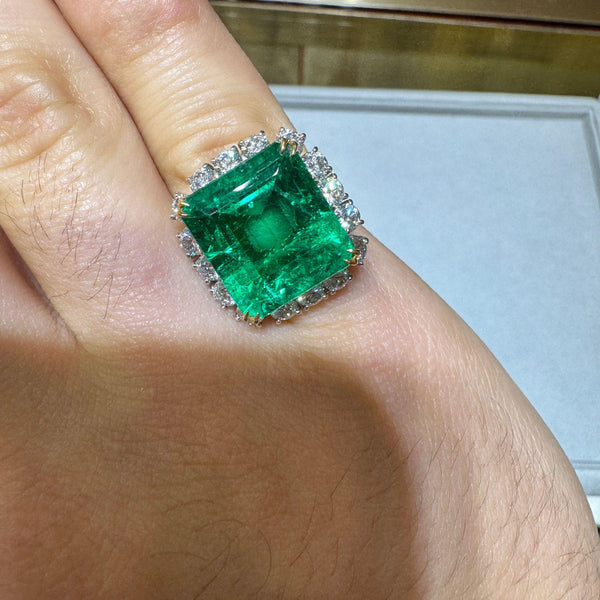 AGL GRS Certified 14.36 Carat Colombian Emerald & Diamond 18K Gold Cocktail Ring