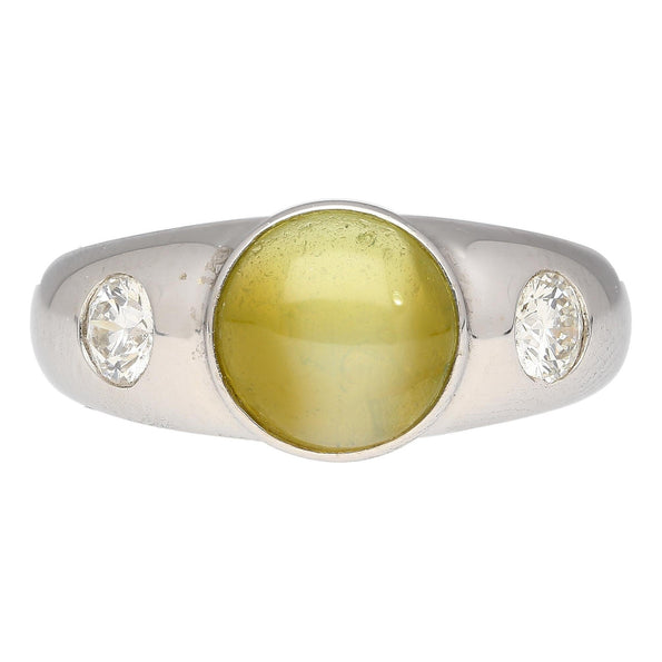 Bague trois pierres en or blanc 18K, sertie clos de chrysobéryl œil de chat et de diamants