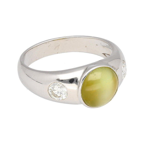 Bague à trois pierres en or blanc 18K, chrysobéryl œil-de-chat et diamants sertis clos