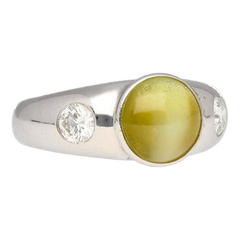 Bague trilogie en or blanc 18K avec chrysobéryl œil-de-chat et diamants sertis clos – Assay Jewelers