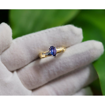 GIA Certified Brazilian Alexandrite 0.90 Carat Pear Cut Green-Purple in 18K Ring – Assay Jewelers