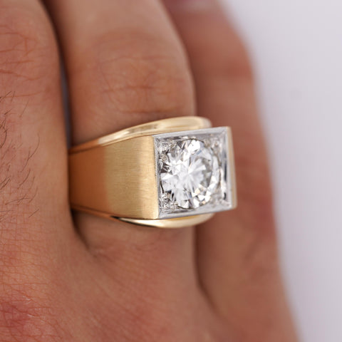 IGI Certified 3.83 Carat G/VS1 Lab Grown Diamond 18K Gold Matte Mens Ring