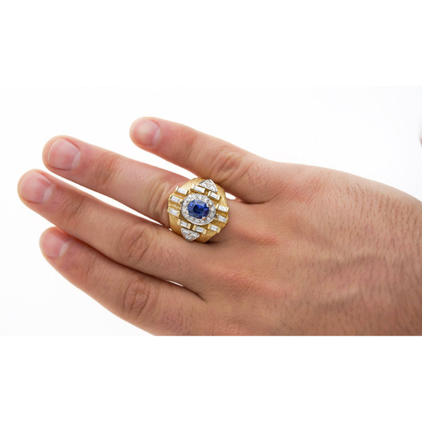 Bague Anciens pour homme en or à finition mate avec saphir bleu de 4,57 carats et diamants baguette