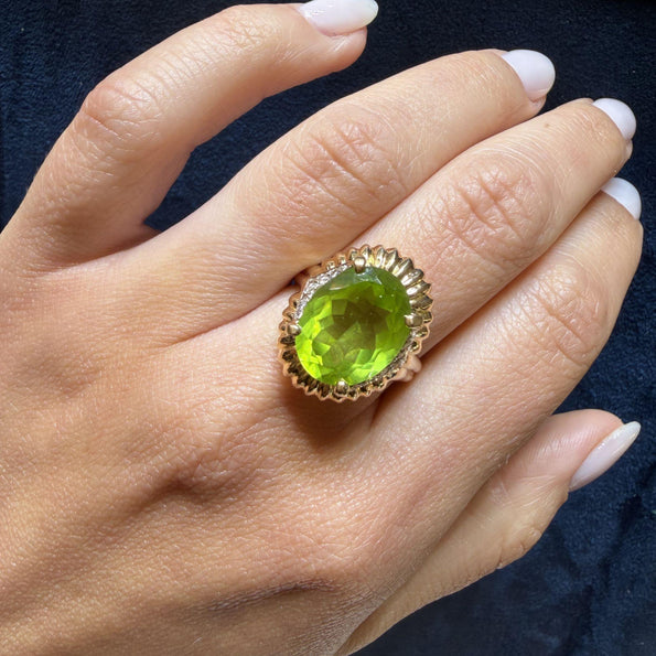 Vintage 6 Carat Oval Cut Peridot 14K Gold Fluted Sunburst Ring