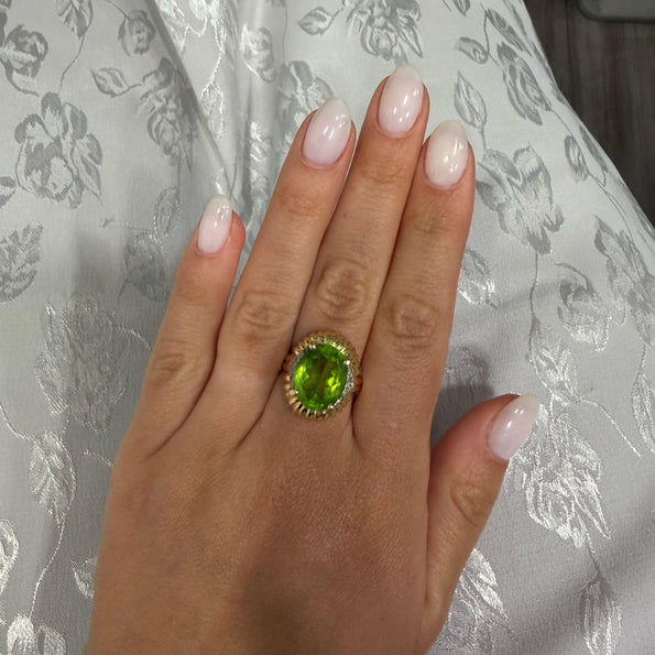 Vintage 6 Carat Oval Cut Peridot 14K Gold Fluted Sunburst Ring