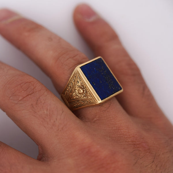 Vintage Lapis Lazuli 18K Gold Floral Engraved Square Mens Signet Ring