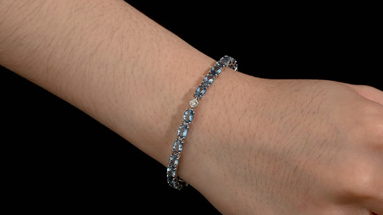 9 Carat Aquamarine & Diamond Single Single 18k White Gold Bracelet