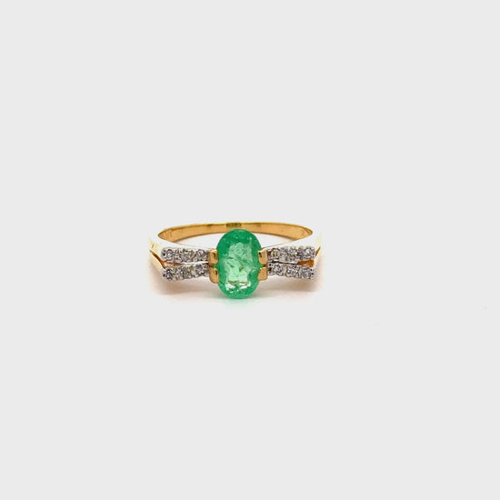 0.86 Carat Vibrant Green Oval Cut Emerald & Diamond in 14KY Gold Statement Ring